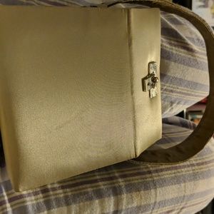 Swee lo new york hand bag has damage on strap